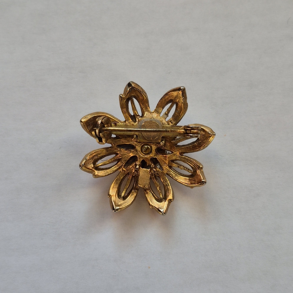 Vintage gold tone wire flower brooch - Picture 2 of 3